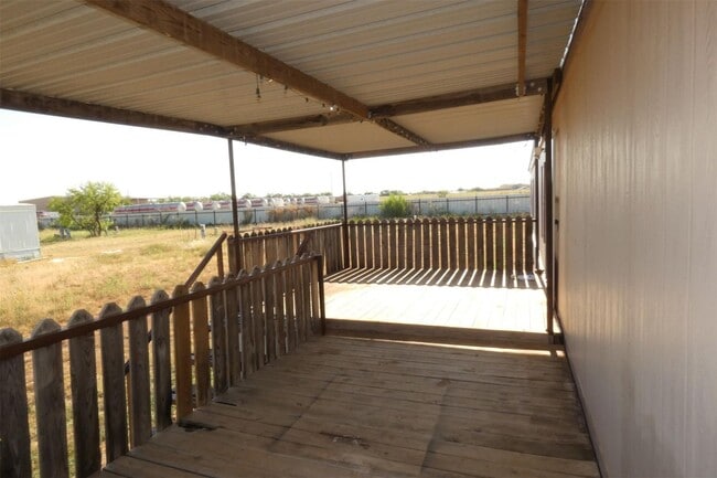 Building Photo - 3 bedroom, 2 bath