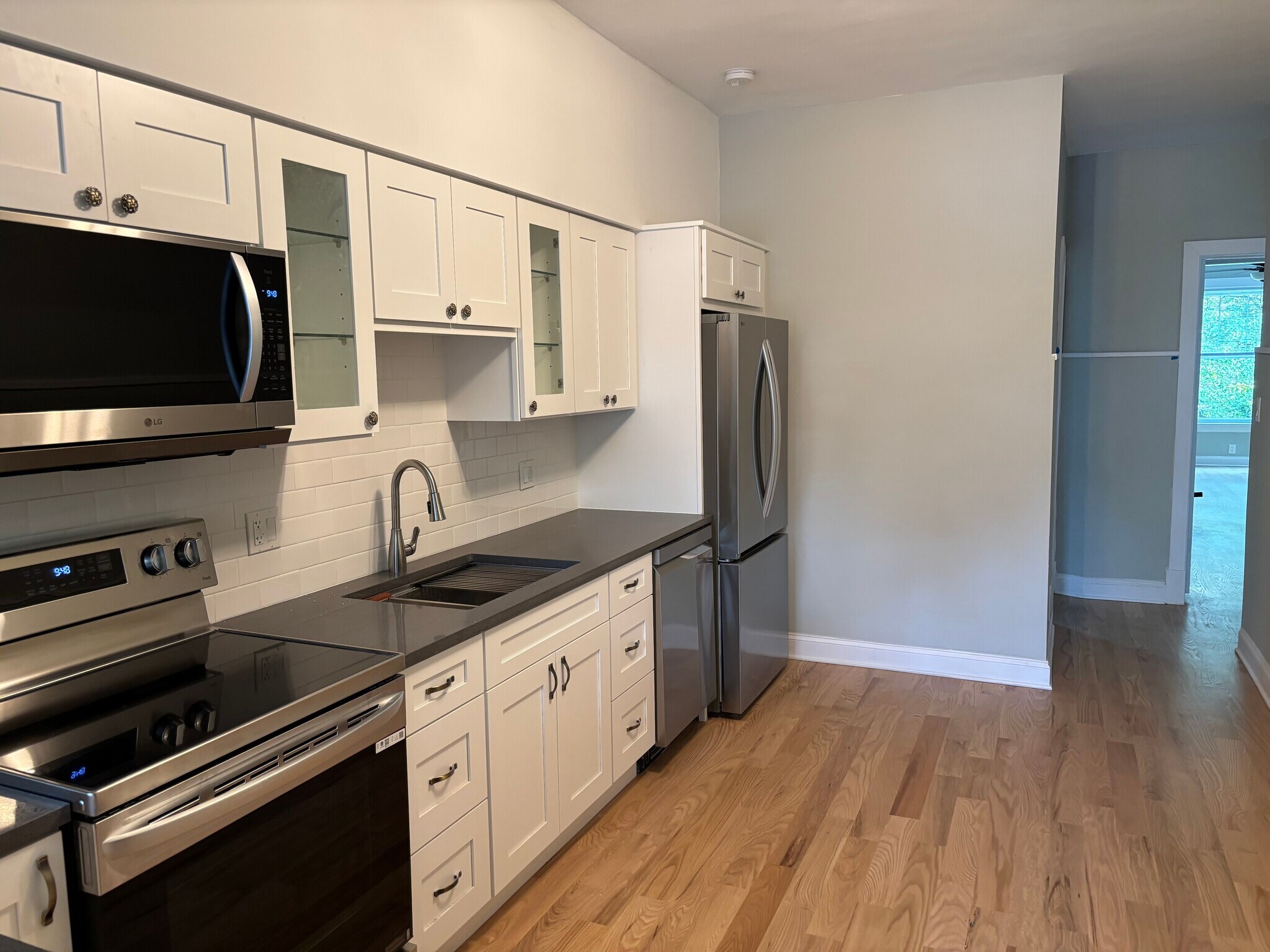 KItchen 2 - 1429 W Thome Ave