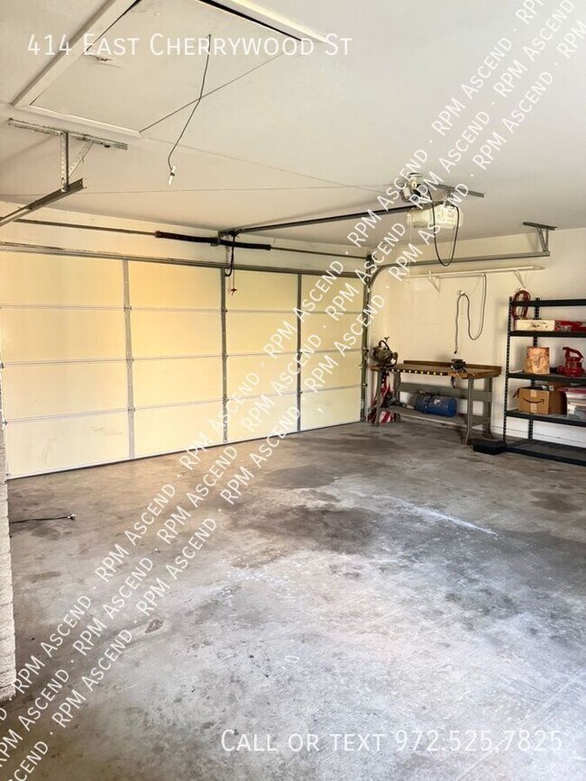 Building Photo - 414 E Cherry Wood Ln