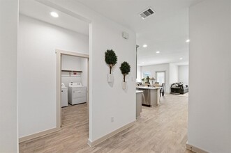 Building Photo - 7214 Sunset Crk Dr