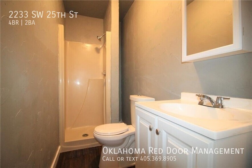 Building Photo - 2233 SW 25th St