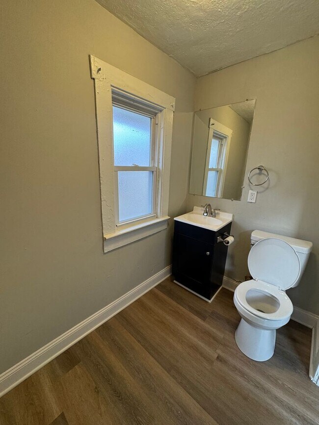 Building Photo - 421 Pritz Ave