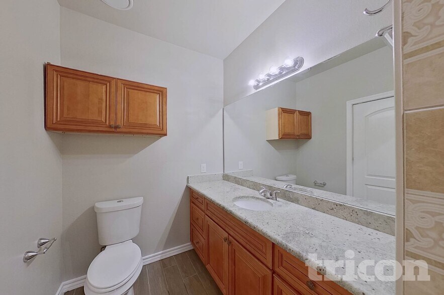 Building Photo - 4825 Freeport Dr