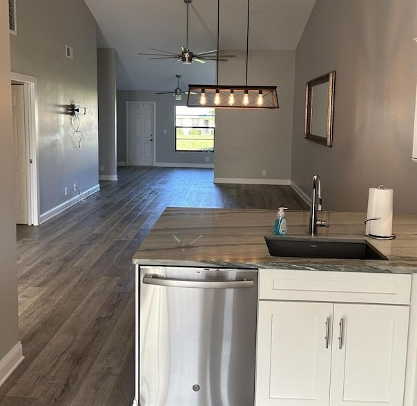 Building Photo - 7716 SE Sugar Sand Cir