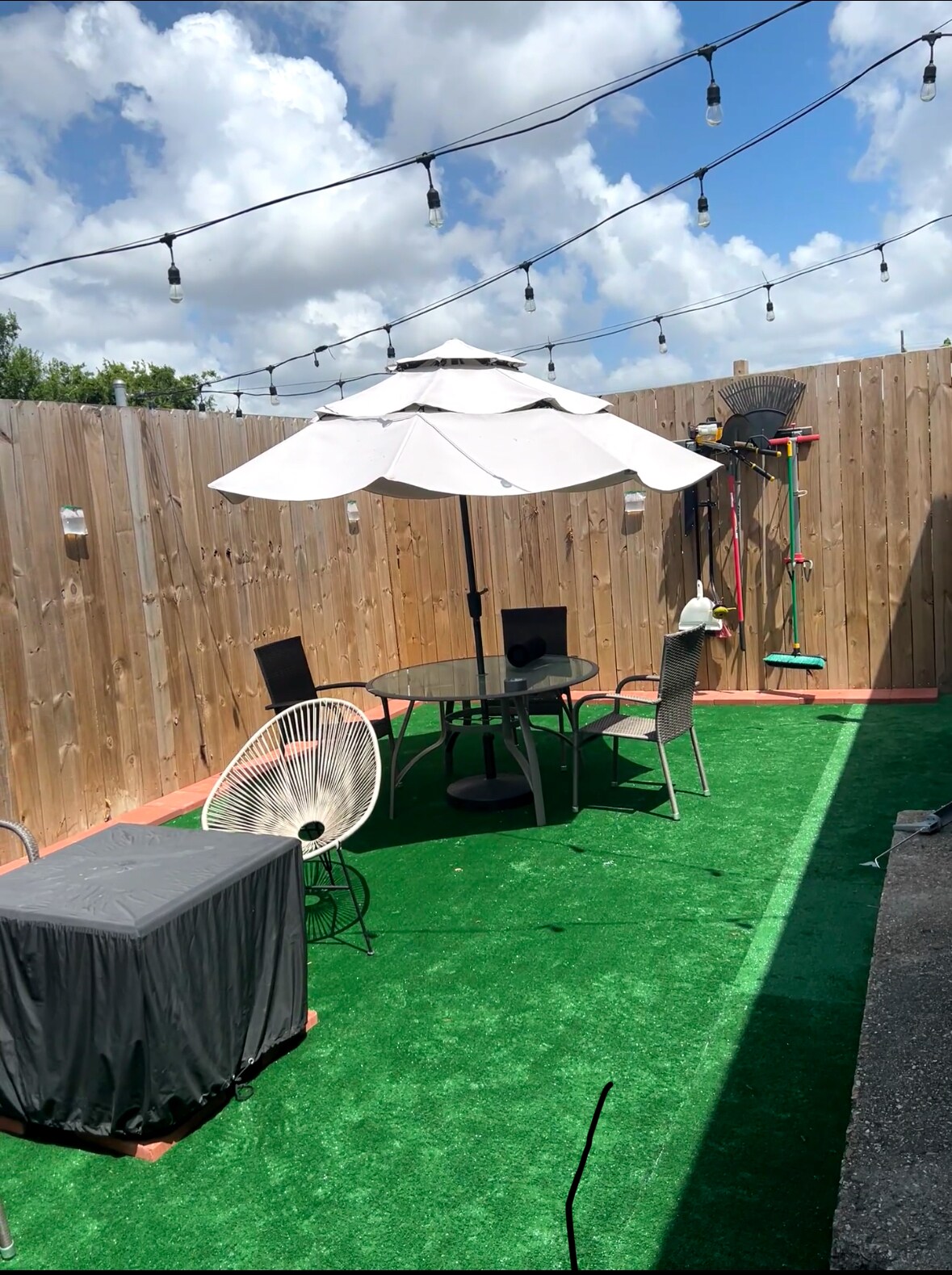 Shared backyard - 8639 Green St