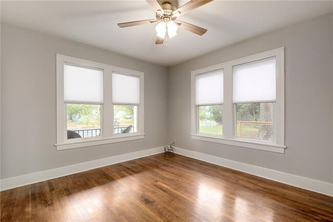 Building Photo - 705 W 35th St