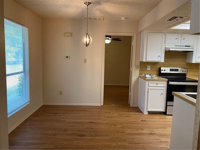 Building Photo - 1503 No Mor Cove