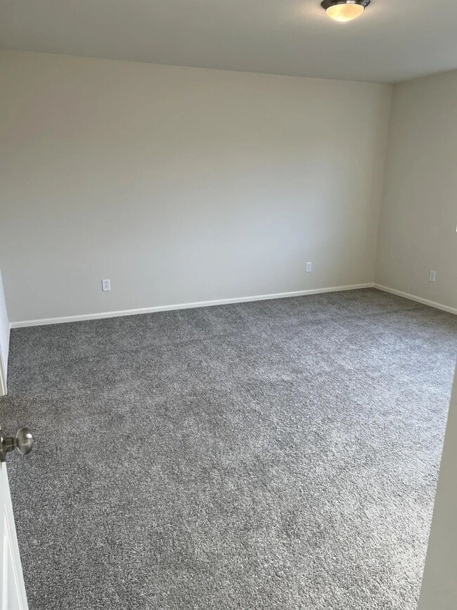 Building Photo - Enormous Two-Story Home- Available January 9th