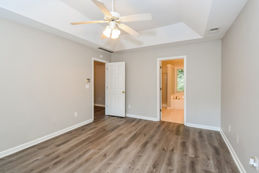 Building Photo - 38 Wesley Dr