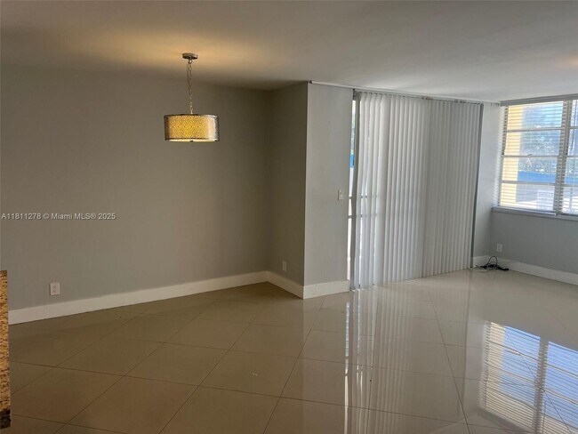Building Photo - 1825 S Ocean Dr