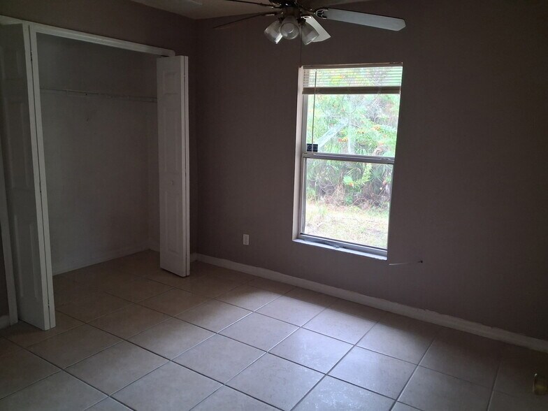 Building Photo - 5039 Locke Ln