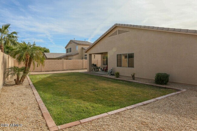 Building Photo - 2056 E Riviera Dr