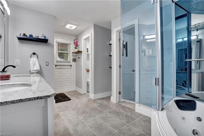 Building Photo - 1780 Valhalla Arch