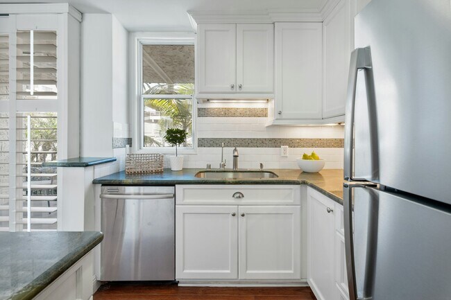 Building Photo - 555 Esplanade