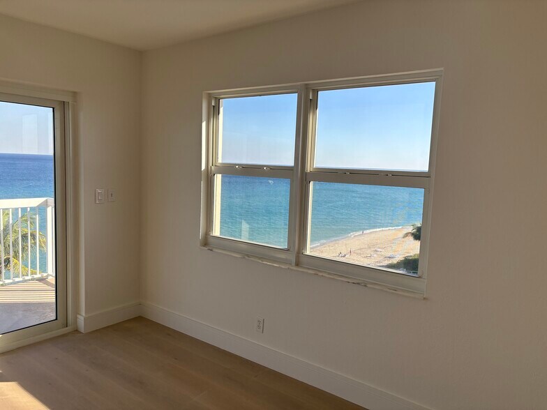 Building Photo - 1069 Hillsboro Mile