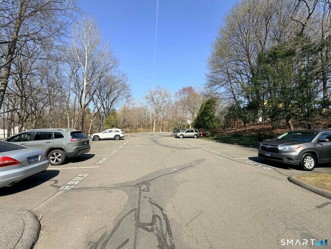 Building Photo - 14 Newtown Rd