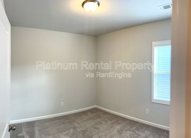 Building Photo - 4579 Silver Oak Dr SW