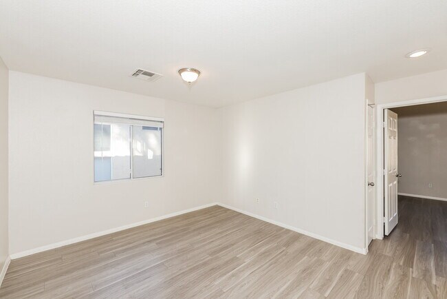 Building Photo - 6510 Abbey Door Ct