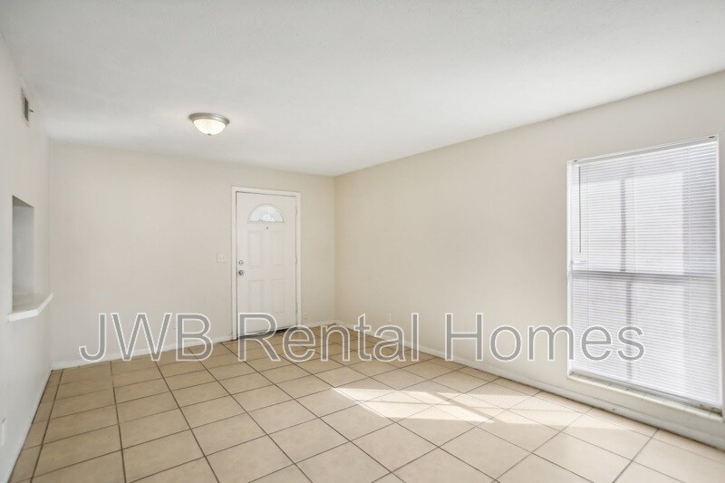 Building Photo - 851 Bert Rd