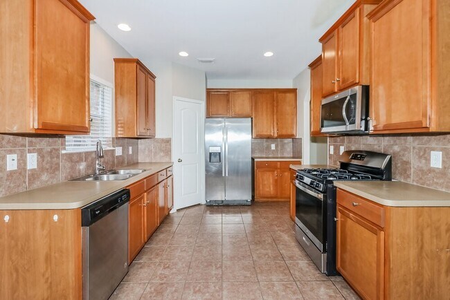 Building Photo - 6015 Starbrook Creek Dr