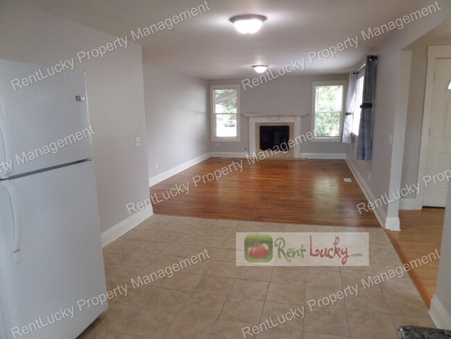 Building Photo - Super-Cute 3-Bedroom House in Fantastic Re...