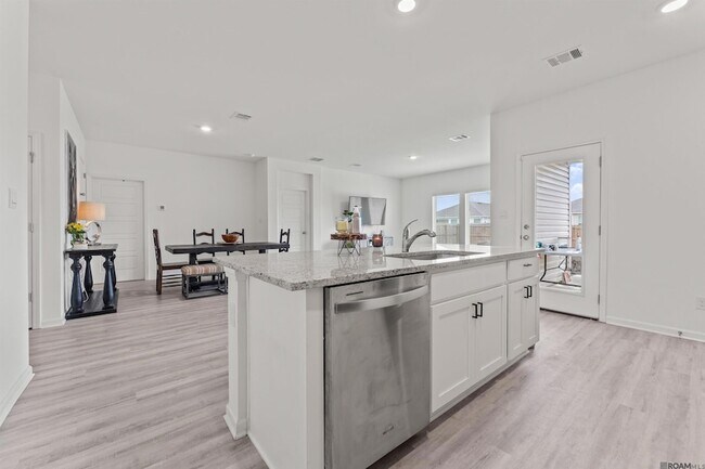 Building Photo - 12780 Sweetleaf Ave