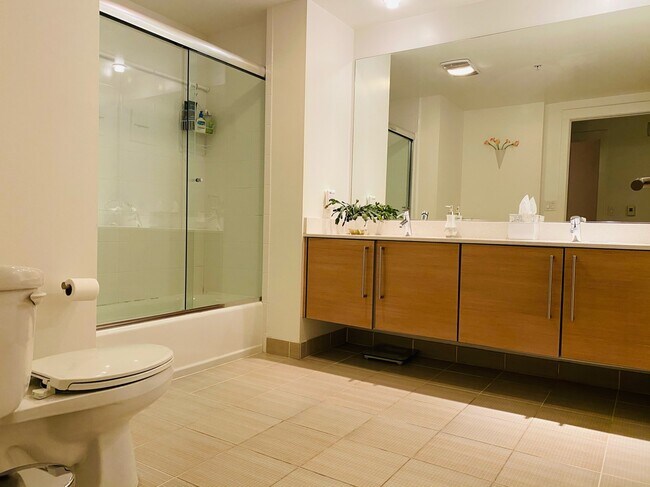 Master bathroom - 1160 Mission St