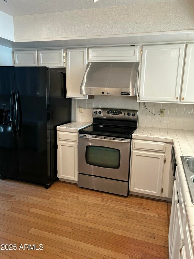 Building Photo - 5736 N 25th St