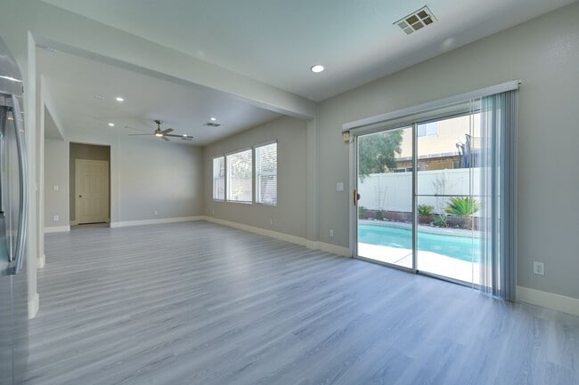 Building Photo - NW!!! 4 bedrooms!!! Pool and Spa!!! All ti...