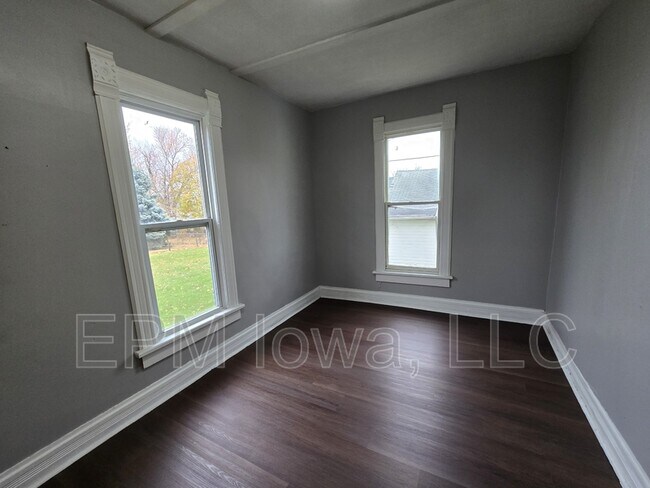 Building Photo - 949 13th St