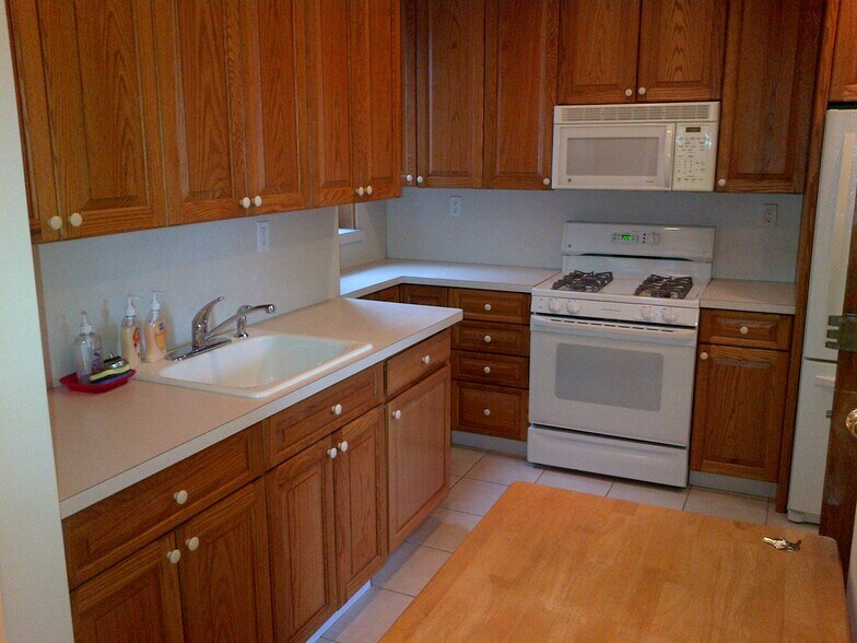 Building Photo - 1205 Ave. Y