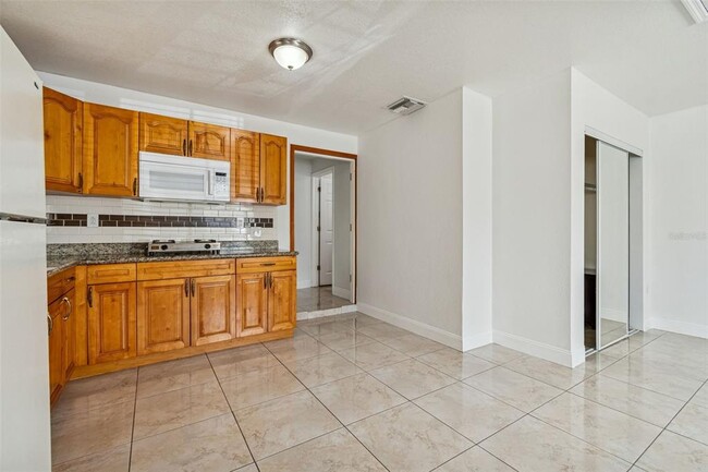 Building Photo - 1705 W Norfolk St