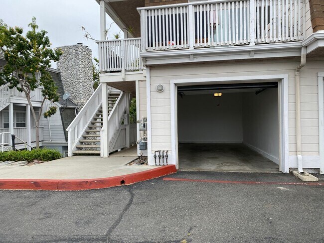 Building Photo - Bright 2 Bedroom Condo in Oceanside!