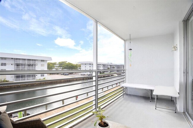 Building Photo - 3600 NE 170th St