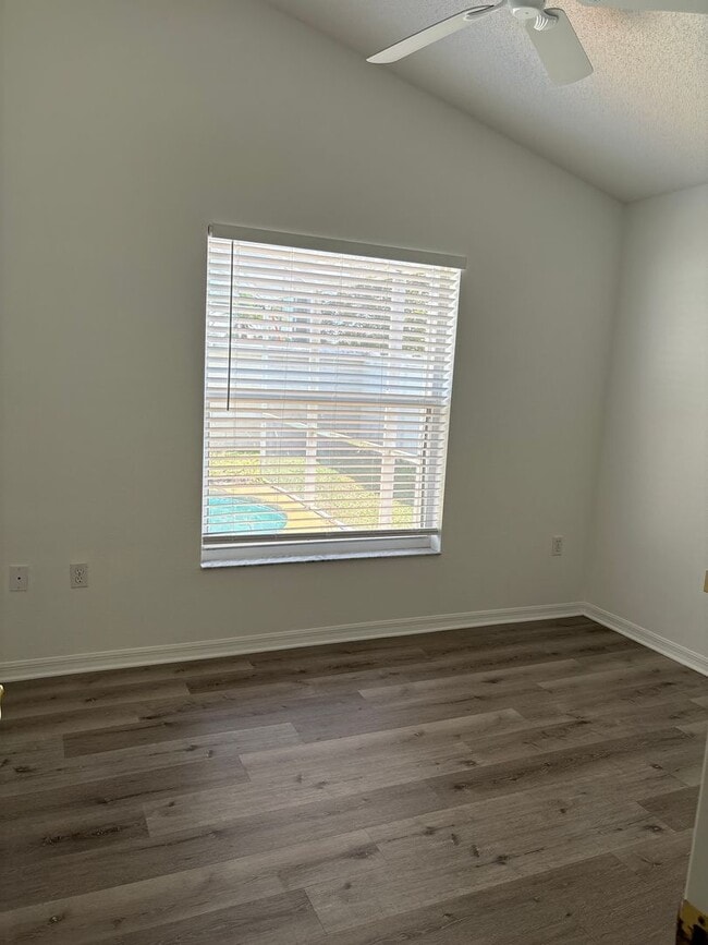 Building Photo - Spacious 4-Bedroom Pool Home in Indian Cre...