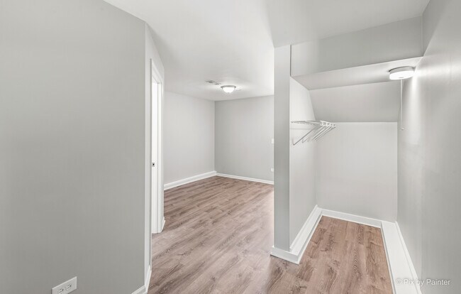 Building Photo - 548 N Hainesville Rd
