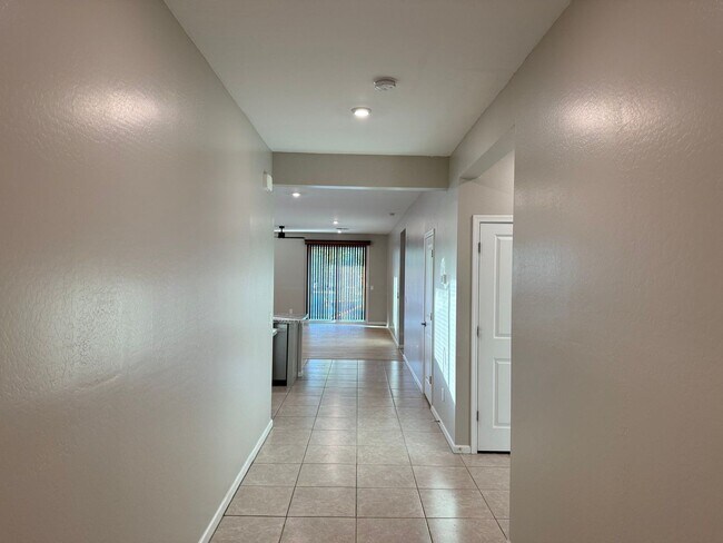 Building Photo - 2020 E Kansas Dr
