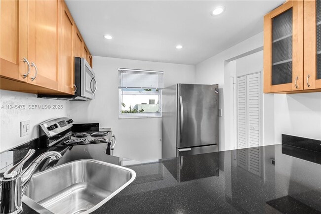 Building Photo - 716 Michigan Ave