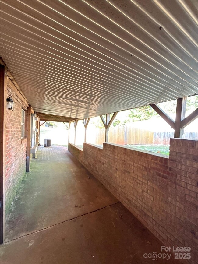 Building Photo - 409 Hawley Ave