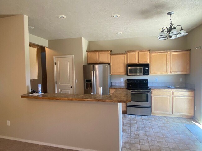 Building Photo - RV/Boat Parking with Nampa Home!