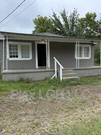 Building Photo - 622 Smoot St