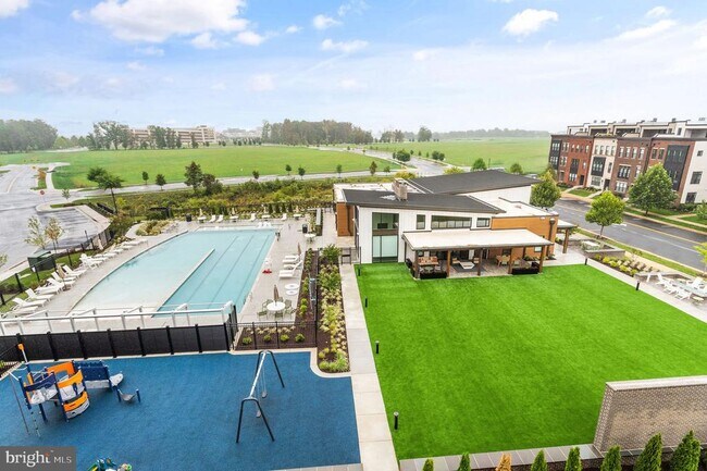 Building Photo - 43443 Croson Ln