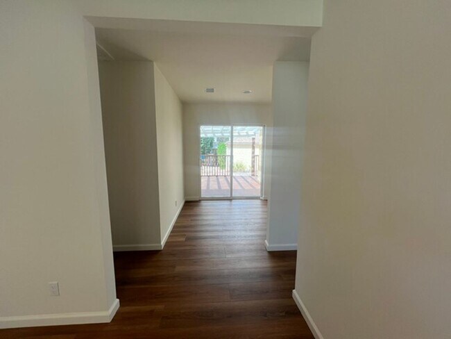 Building Photo - 6557 McLennan Ave