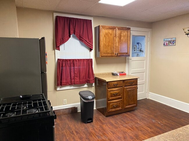 Building Photo - 1211 Wood St