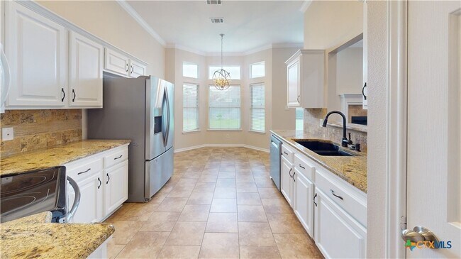 Building Photo - 1021 Westend Dr