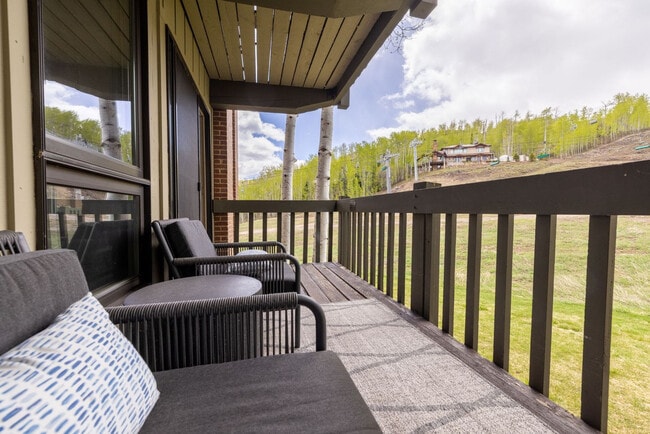 Building Photo - 70 Gallun Ln