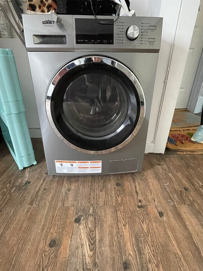 Building Photo - 813 Willow Ave