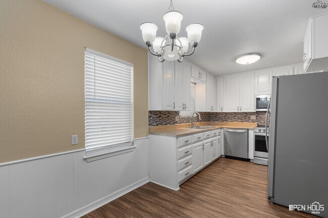 Building Photo - 1218 Glendora Dr