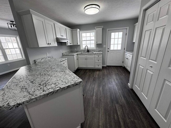 Building Photo - 156 Montgomery Rd