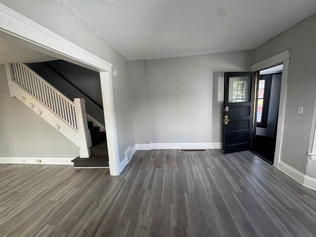 Building Photo - 1541 Hopkins Ave